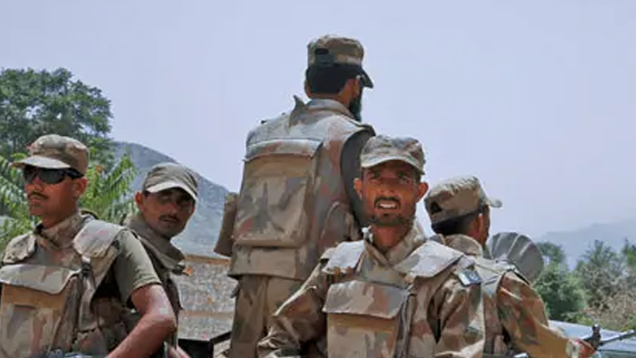 সীমান্তে আত্মঘাতী হামলায় ৭ পাকিস্তানি সেনা নিহত